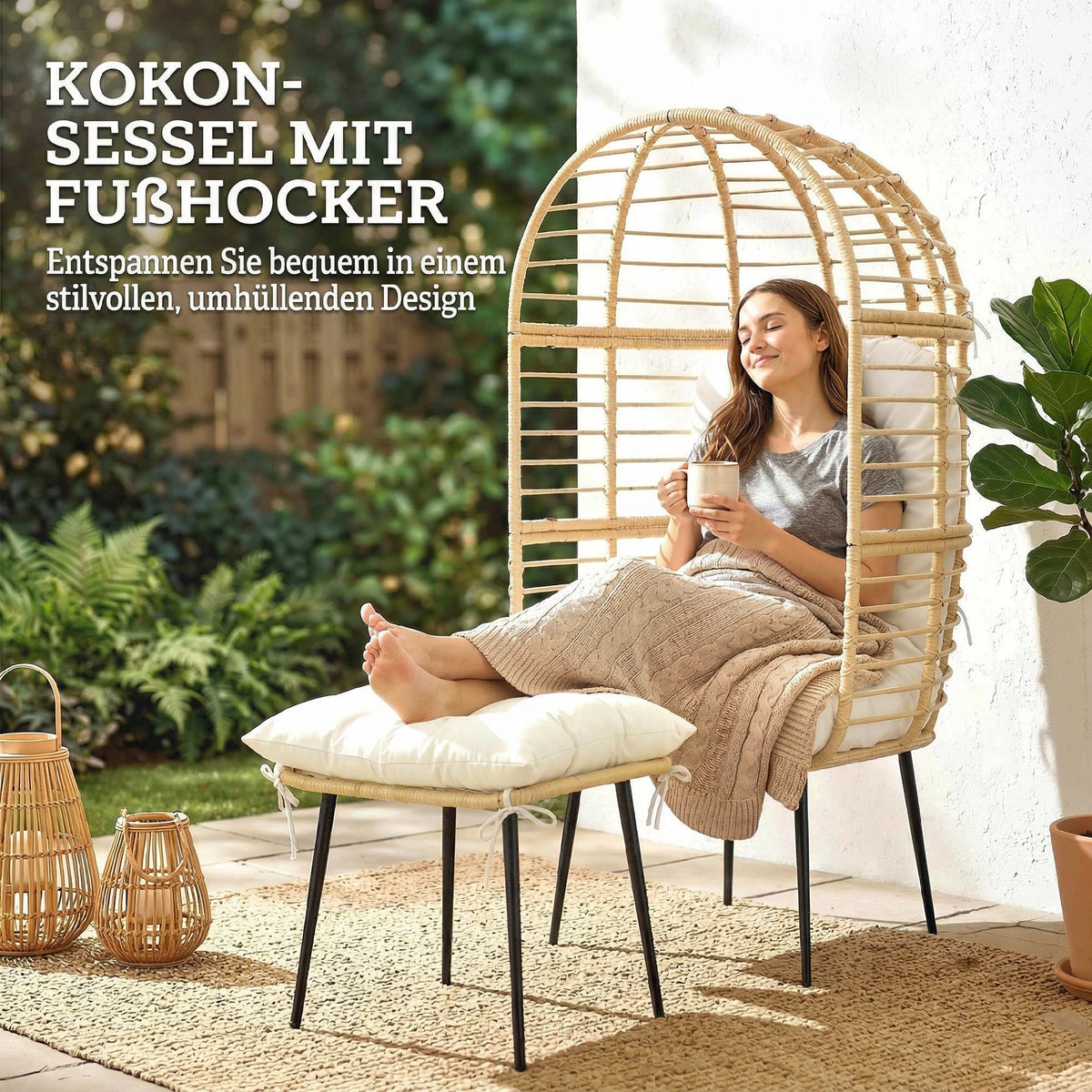 Rattan-Eiersessel mit Fußhocker und Kissen