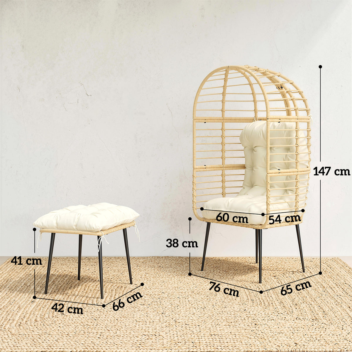 Rattan-Eiersessel mit Fußhocker und Kissen