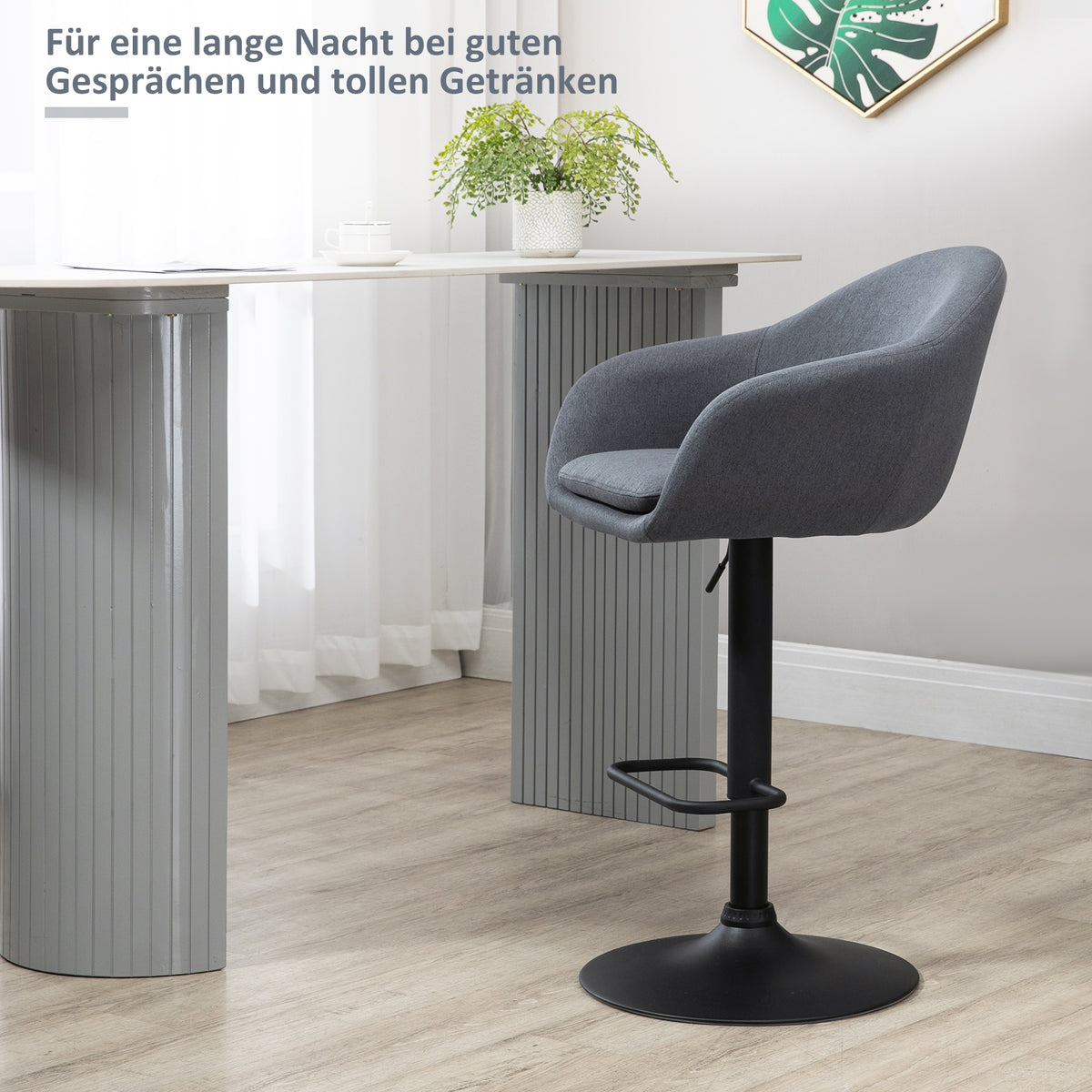 Höhenverstellbarer Barhocker mit Lehne und Fußstütze