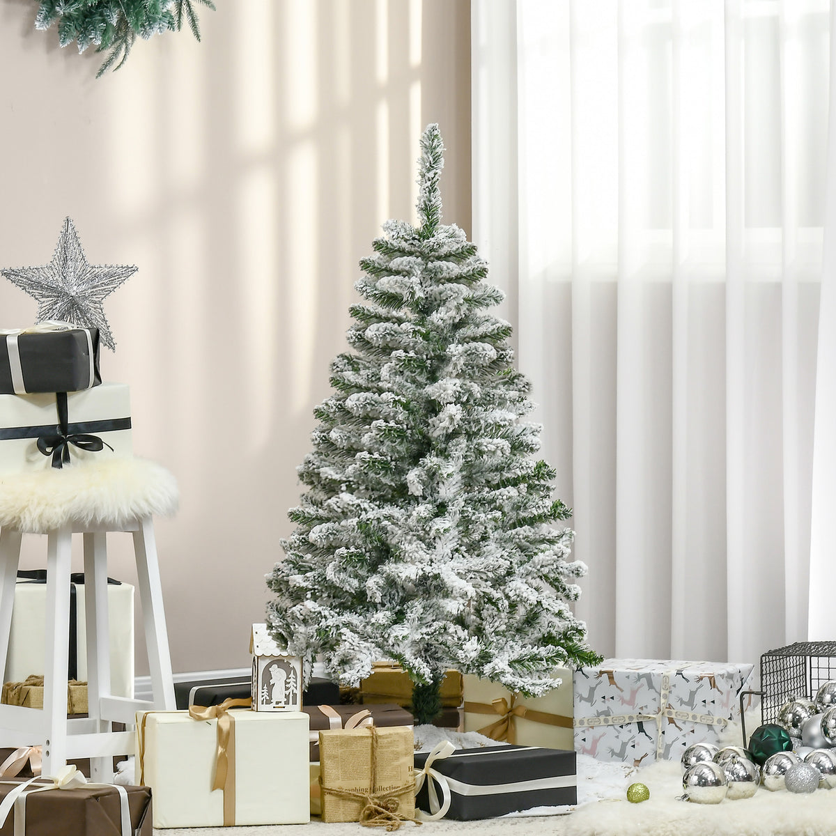 Künstlicher Weihnachtsbaum mit Schnee-Effekt und Scharnierkonstruktion