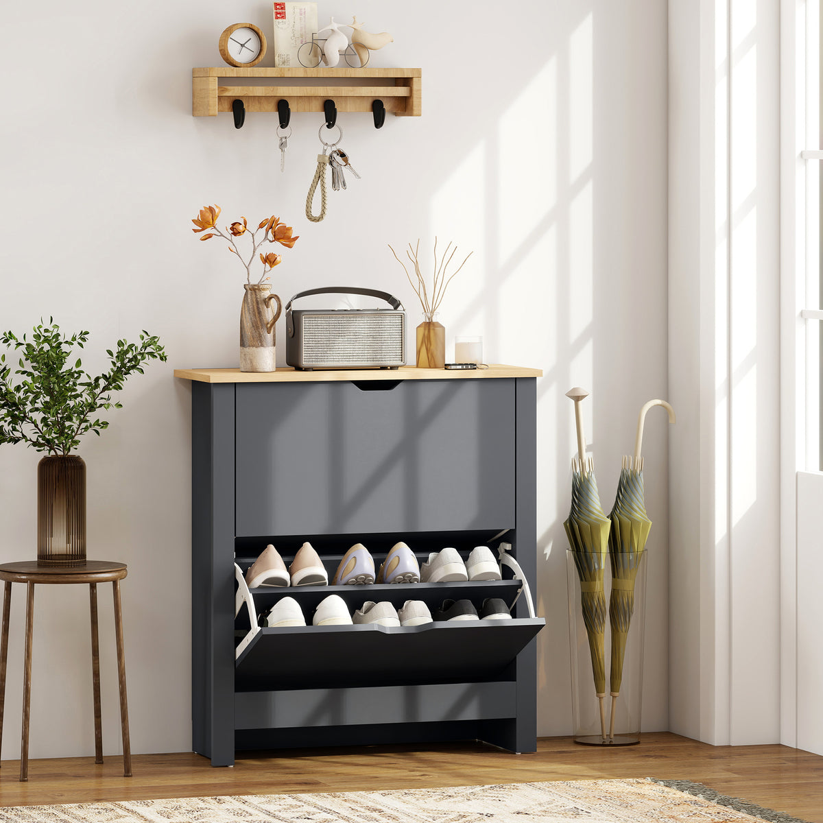 Schuhschrank mit Klappfächern und Ablage