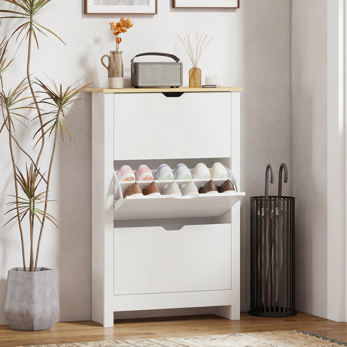Schuhschrank mit Klappfächern und Ablage