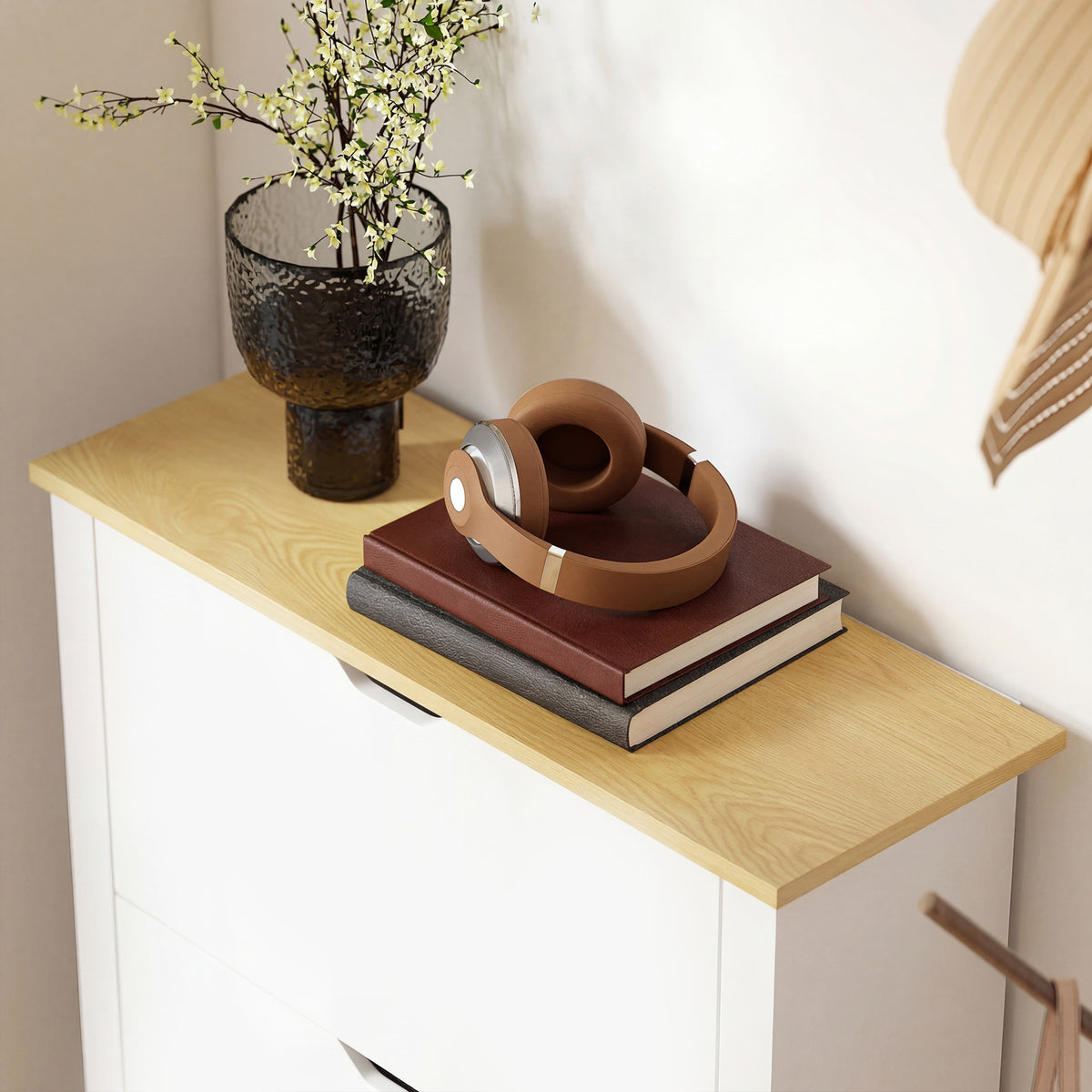 Schuhschrank mit Klappfächern und Ablage