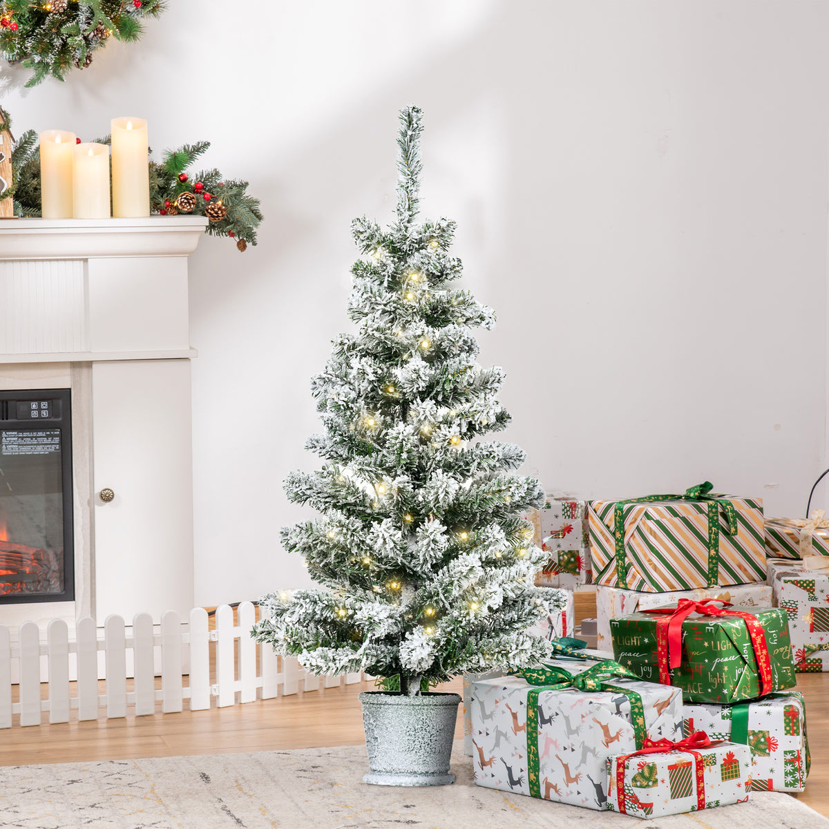 Künstlicher Mini-Weihnachtsbaum mit Schneeeffekt