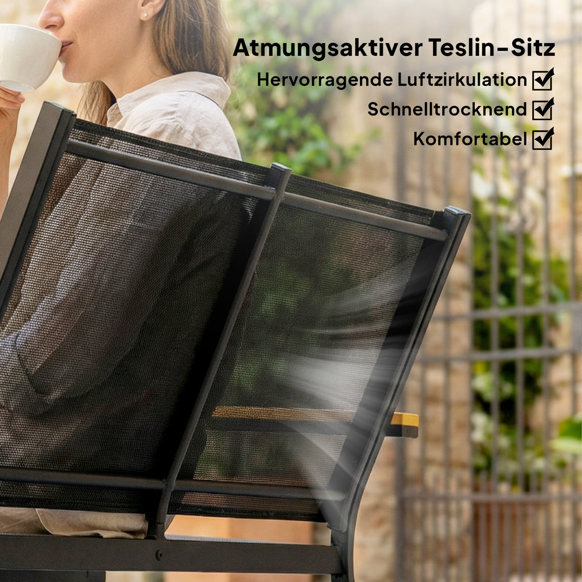 Gartenmöbel-Set mit Sofa, Sesseln und Tisch