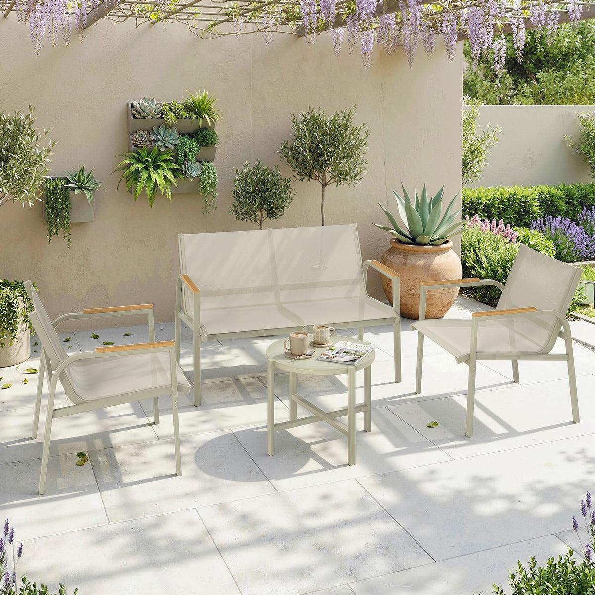 Gartenmöbel-Set mit Sofa, Sesseln und Tisch