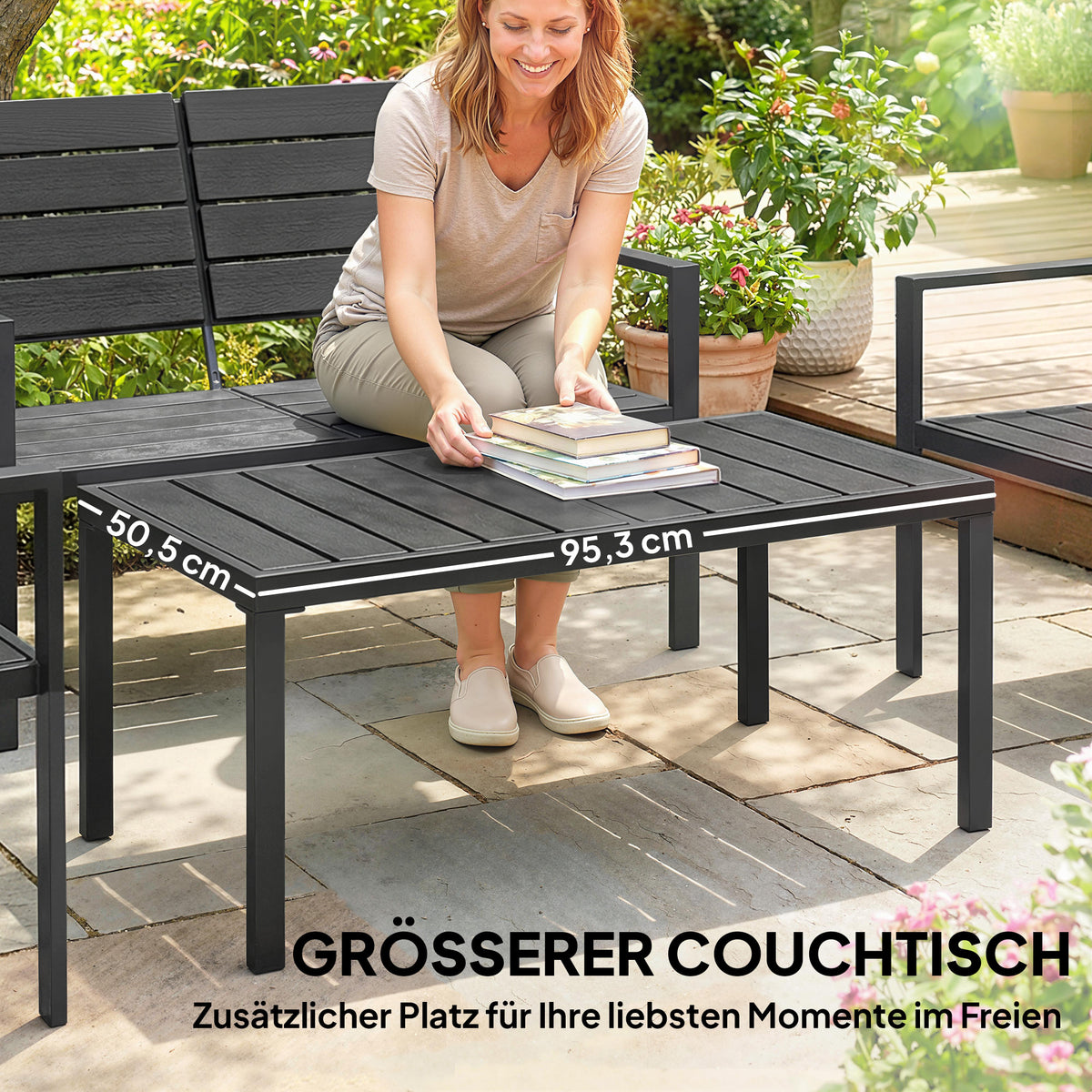 Gartenmöbel-Set mit Sofa, Sesseln und Tisch