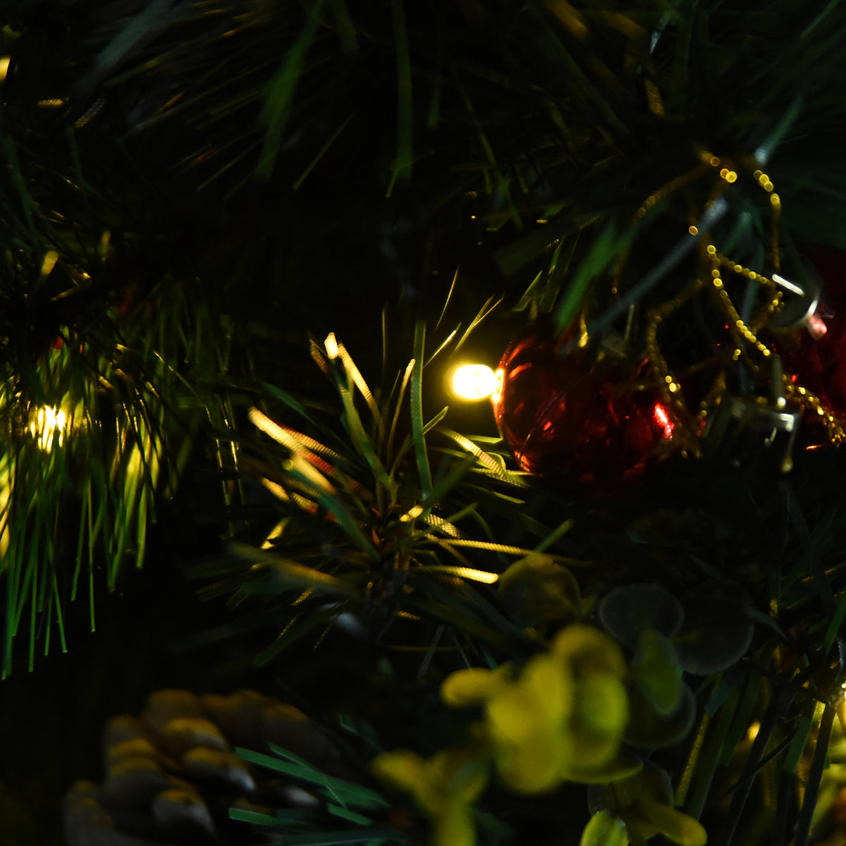 Künstliches Weihnachtsbaum-Set mit LED-Beleuchtung