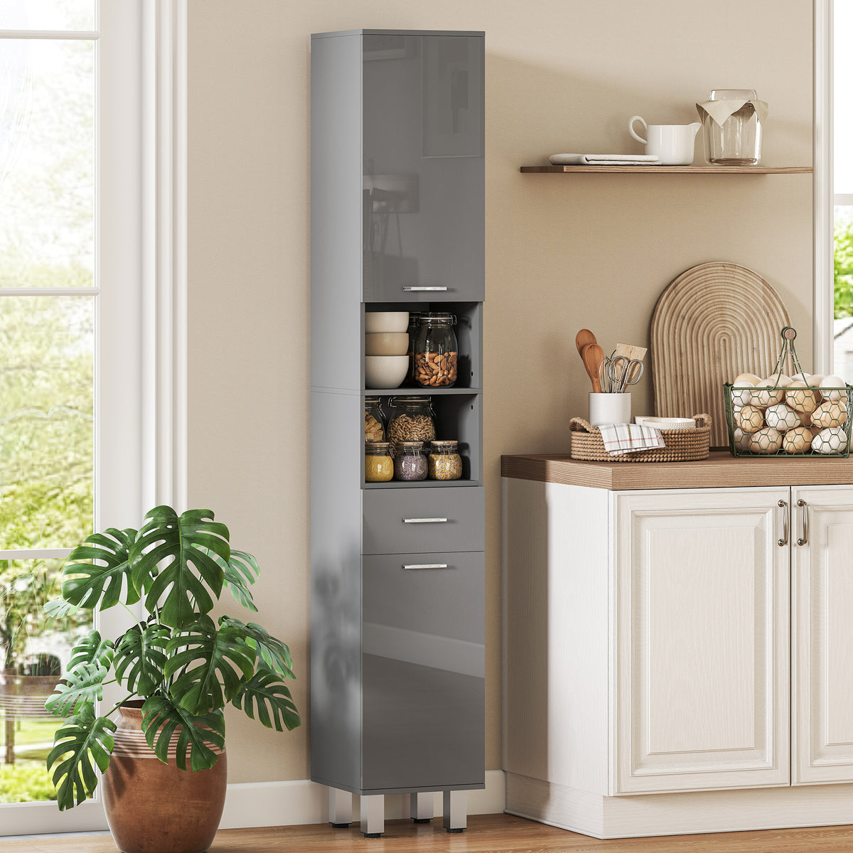 Schmaler Badezimmerschrank mit Schublade und Regalen
