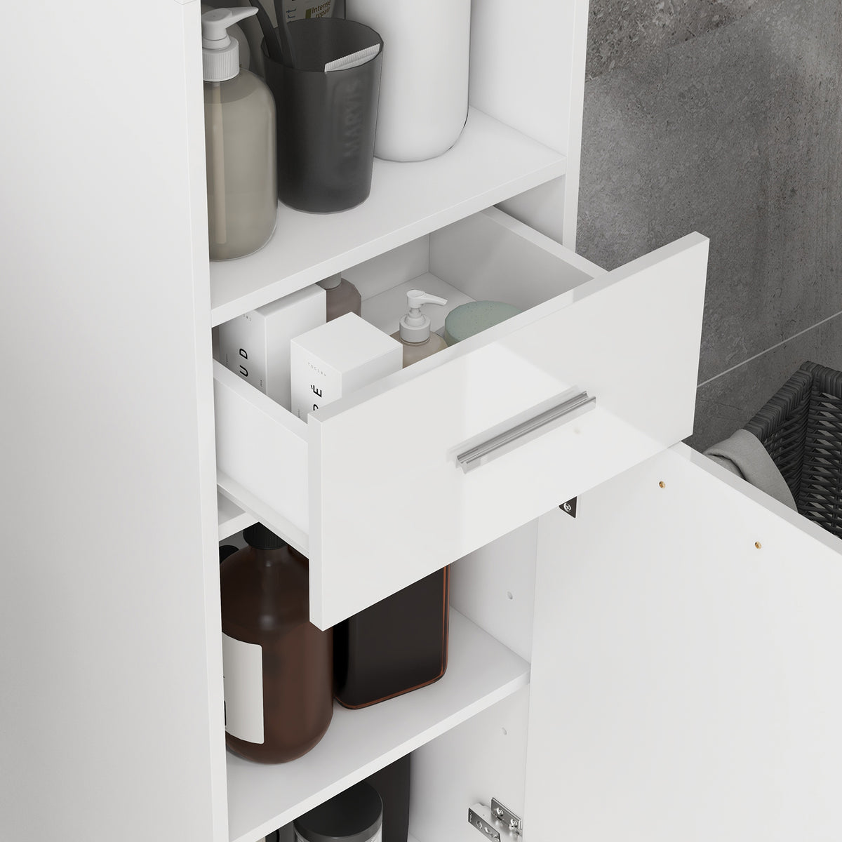 Schmaler Badezimmerschrank mit Schublade und Regalen