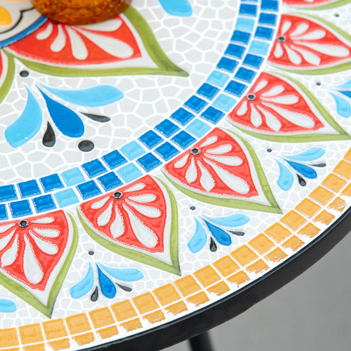 Runder Gartentisch mit Keramik-Mosaikplatte