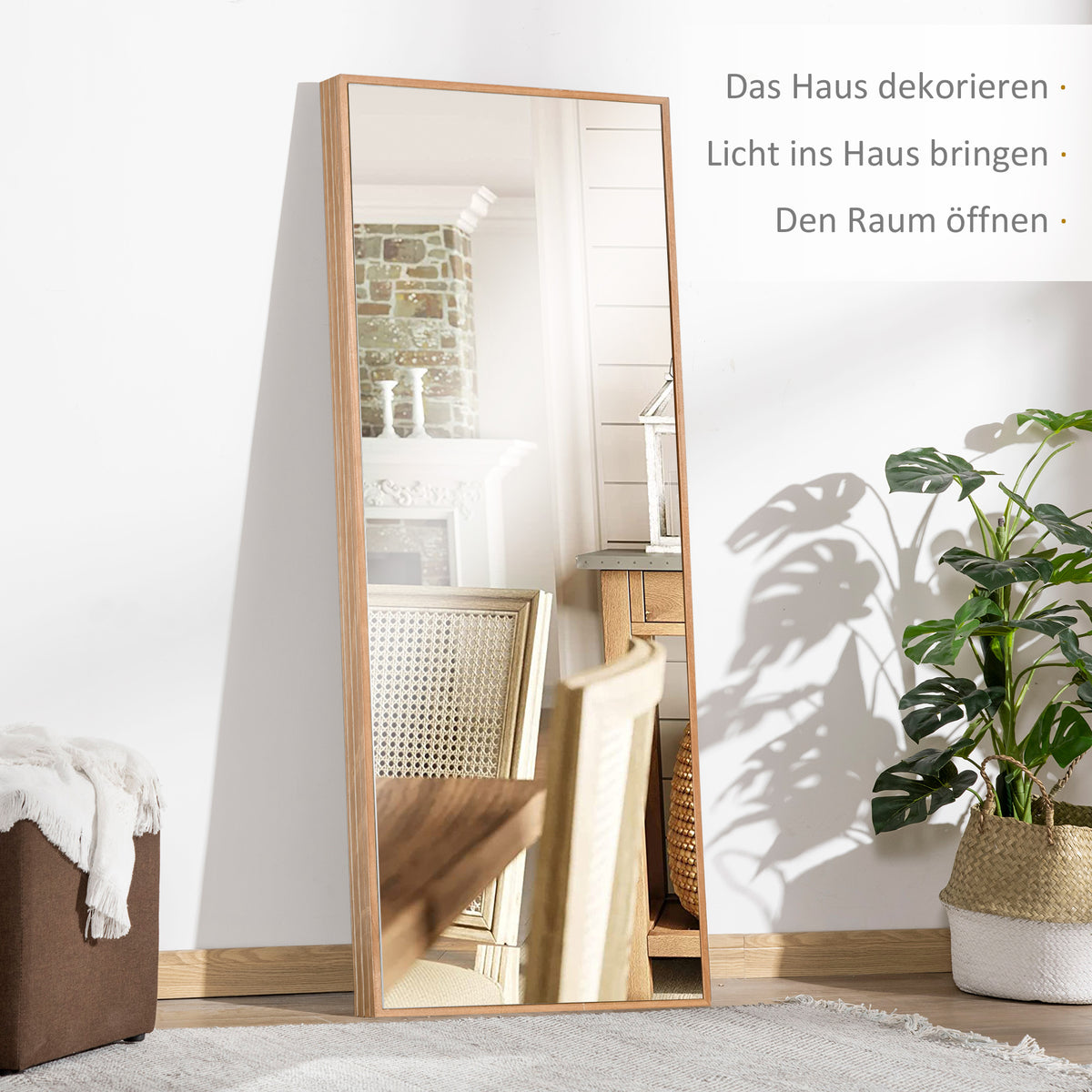 Hoher Wandspiegel mit Kiefernholzrahmen