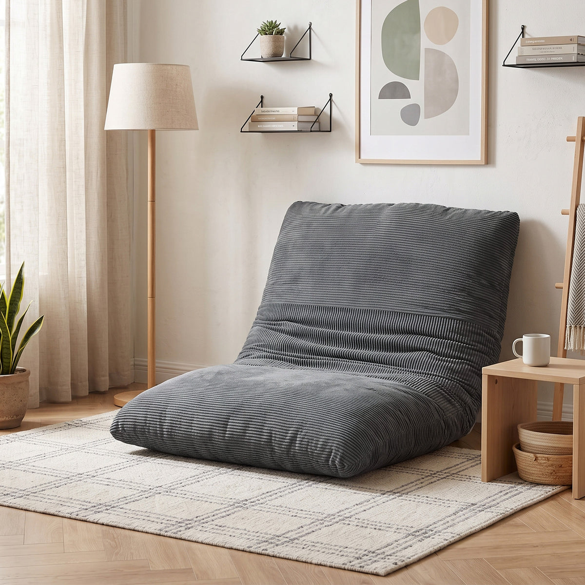 Klappbarer Bodensessel als Sofa und Bett