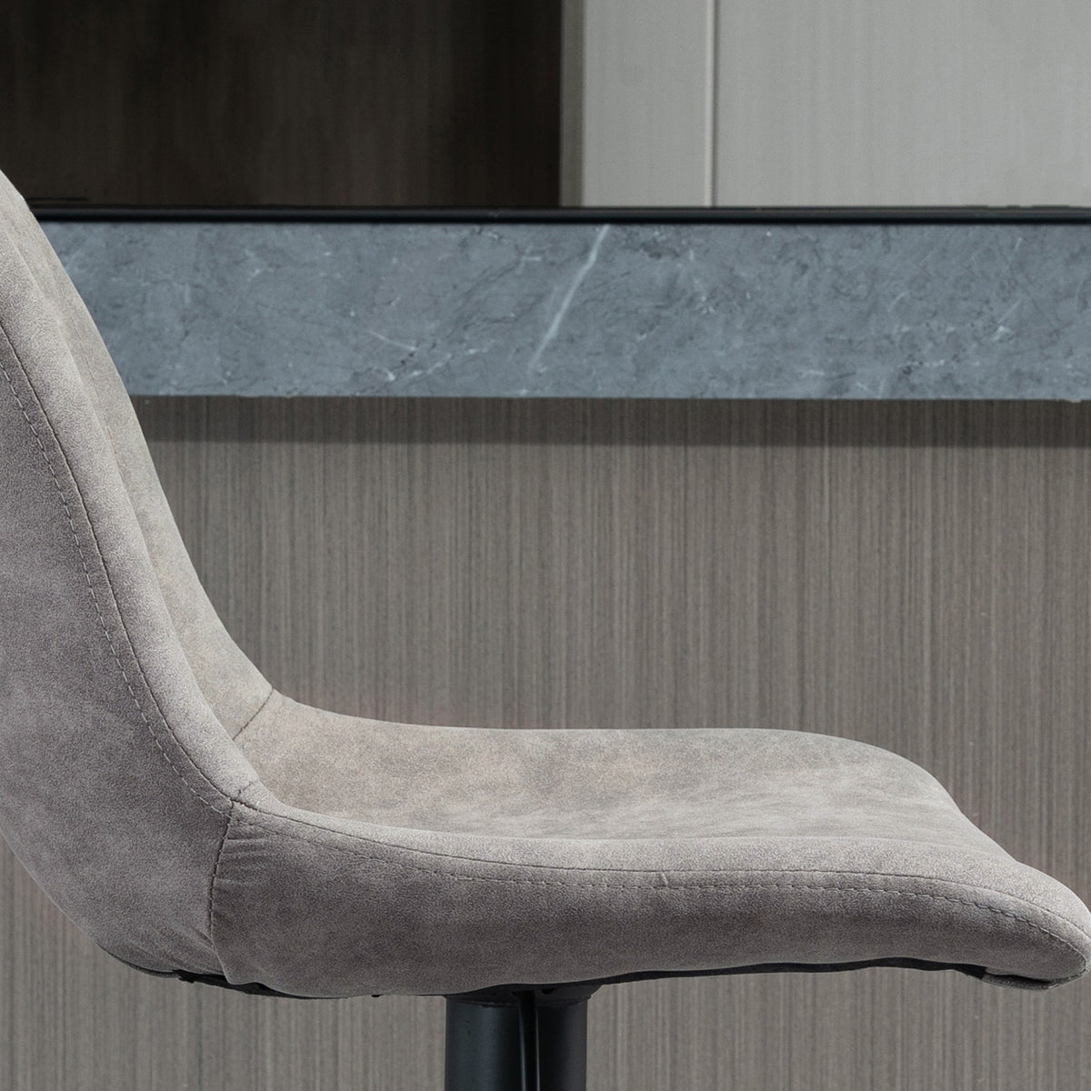 2er-Set höhenverstellbare Barhocker im Retrodesign