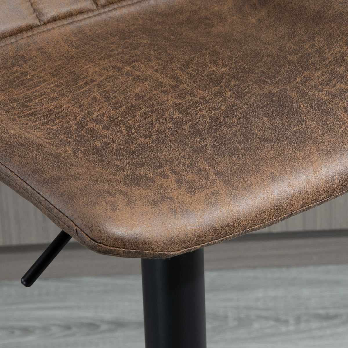 2er-Set höhenverstellbare Barhocker im Retrodesign