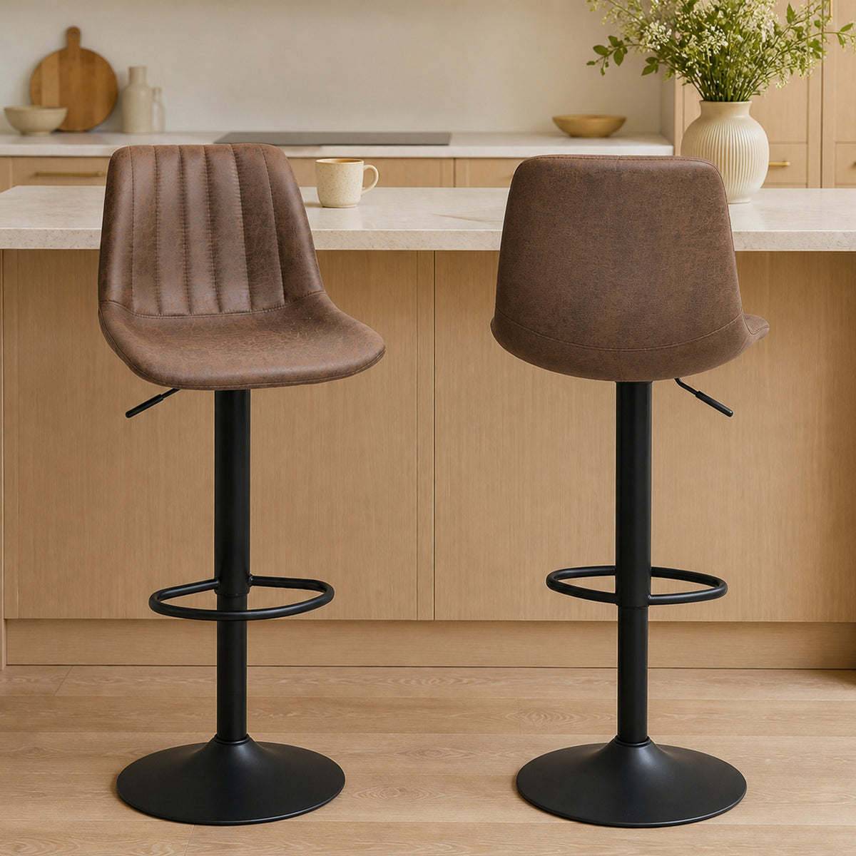 2er-Set höhenverstellbare Barhocker im Retrodesign