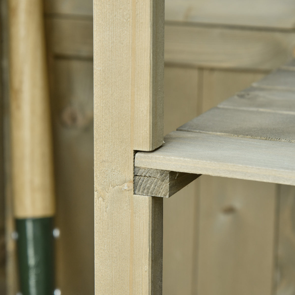 Gartenschrank aus Holz mit Stauraum