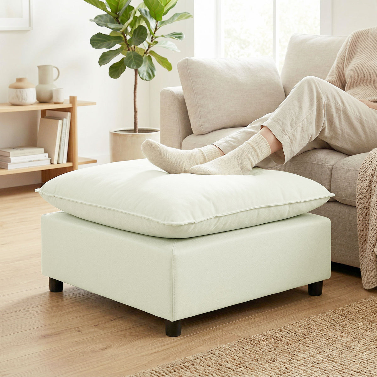 Modularer Fußhocker mit gepolsterter Sitzfläche