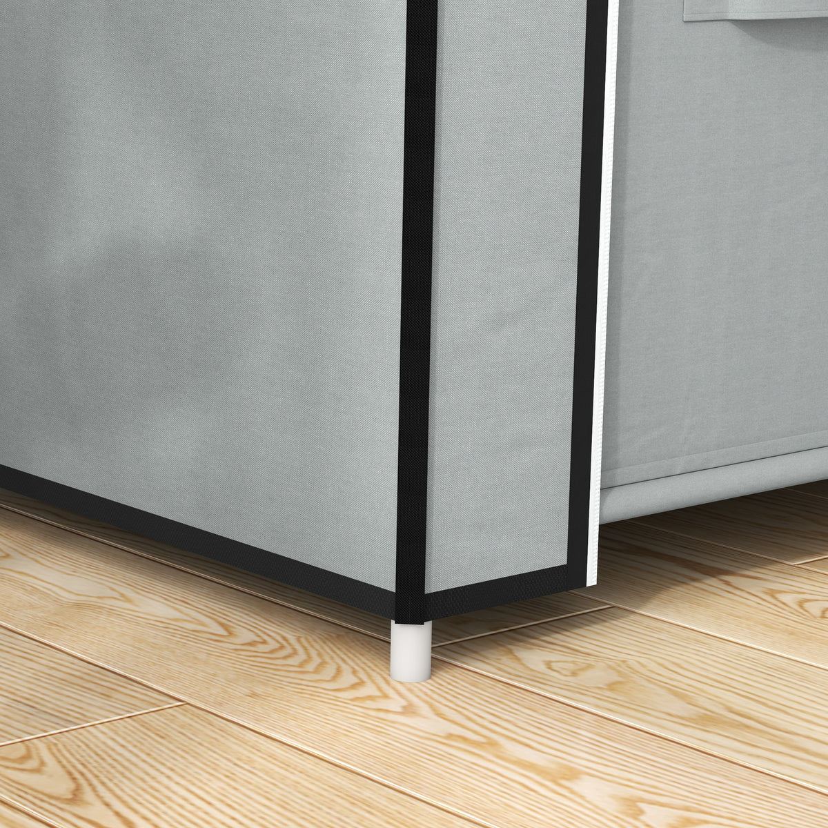 Stoffkleiderschrank mit Fächern und Kleiderstange