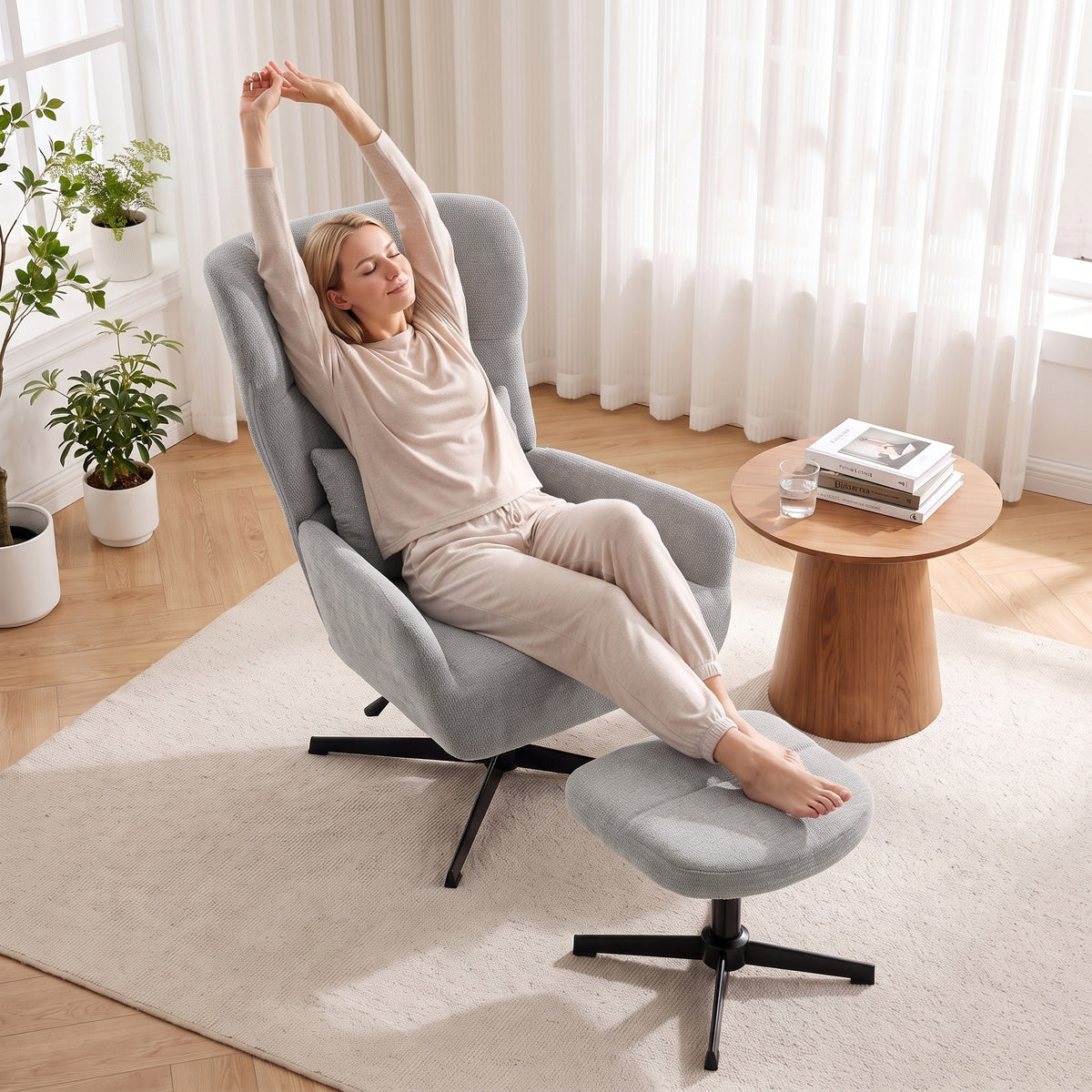 Drehbarer Relaxsessel mit Hocker und Lendenkissen