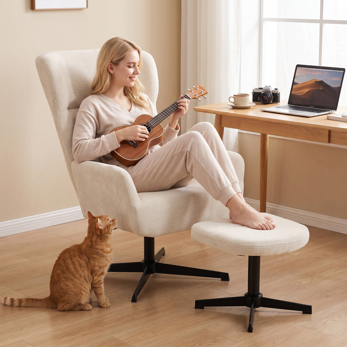 Drehbarer Relaxsessel mit Hocker und Lendenkissen