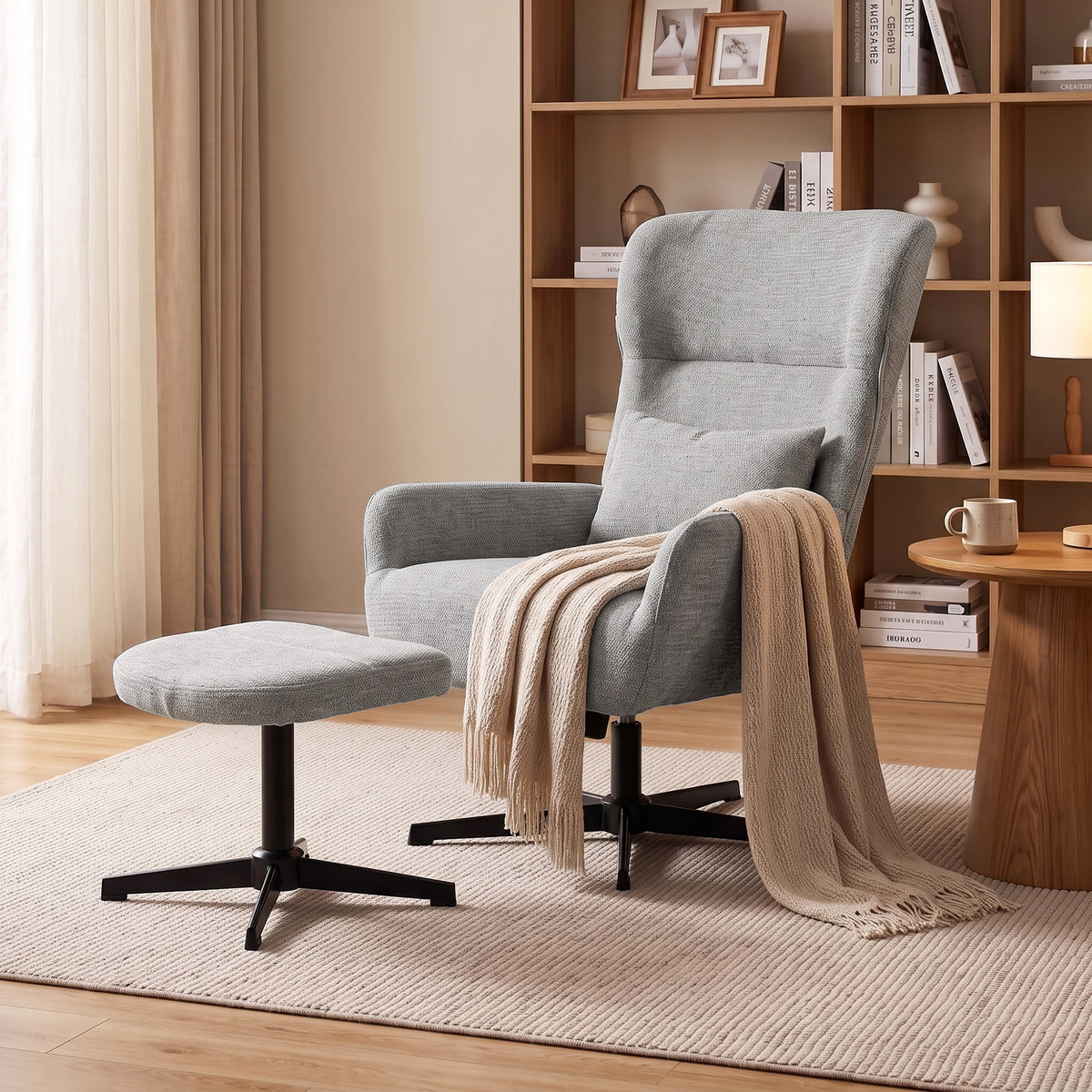 Drehbarer Relaxsessel mit Hocker und Lendenkissen