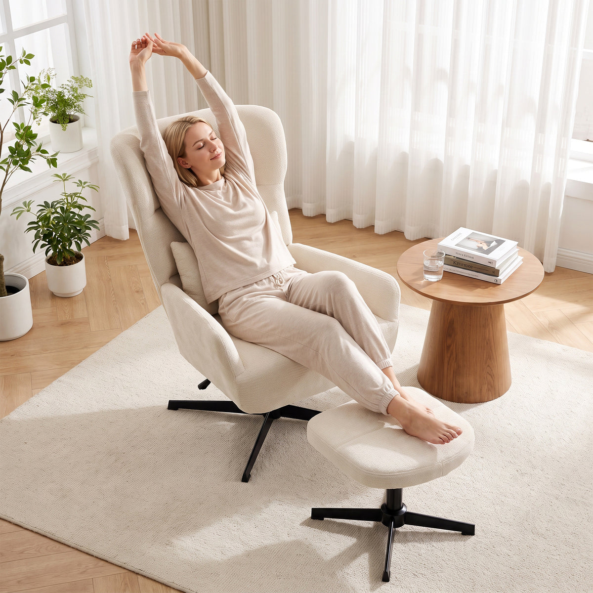 Drehbarer Relaxsessel mit Hocker und Lendenkissen