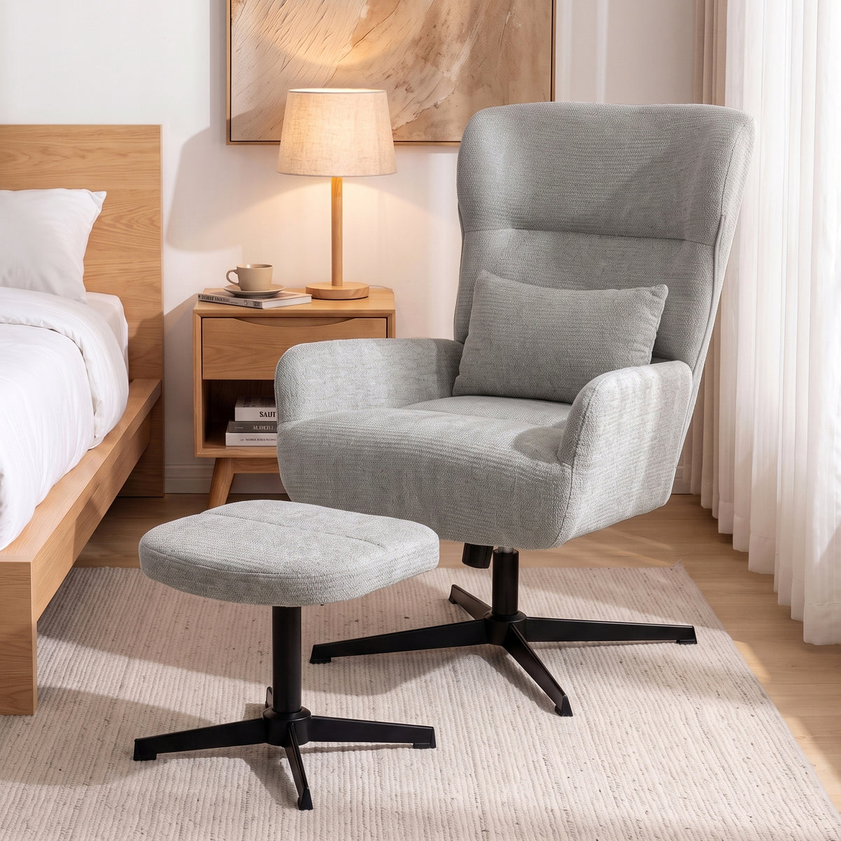Drehbarer Relaxsessel mit Hocker und Lendenkissen