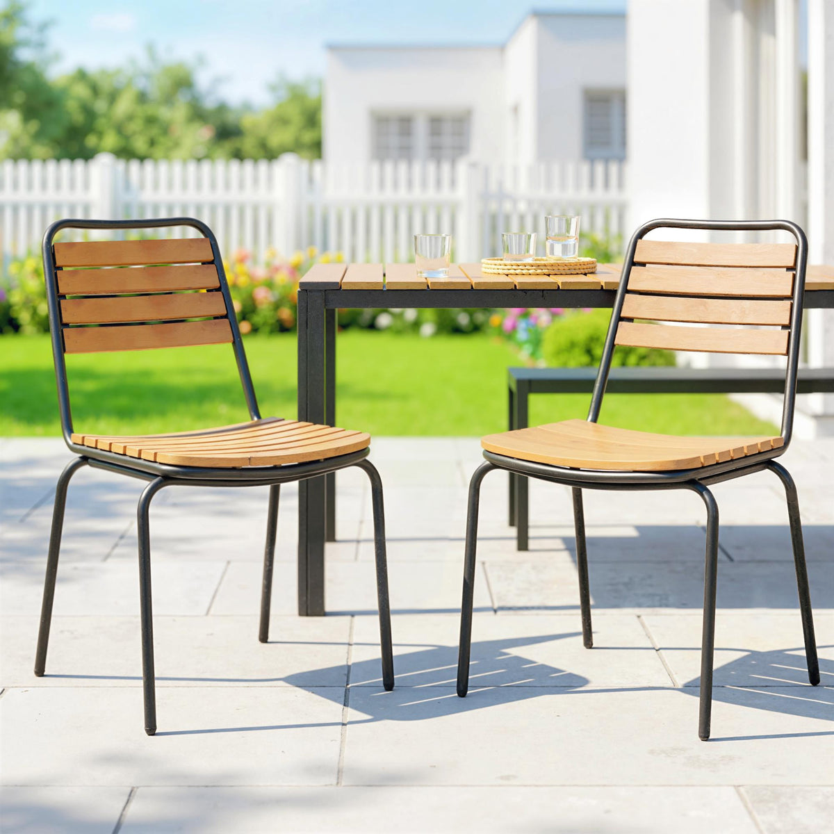Gartenstuhl-Set aus Eukalyptusholz und Stahl