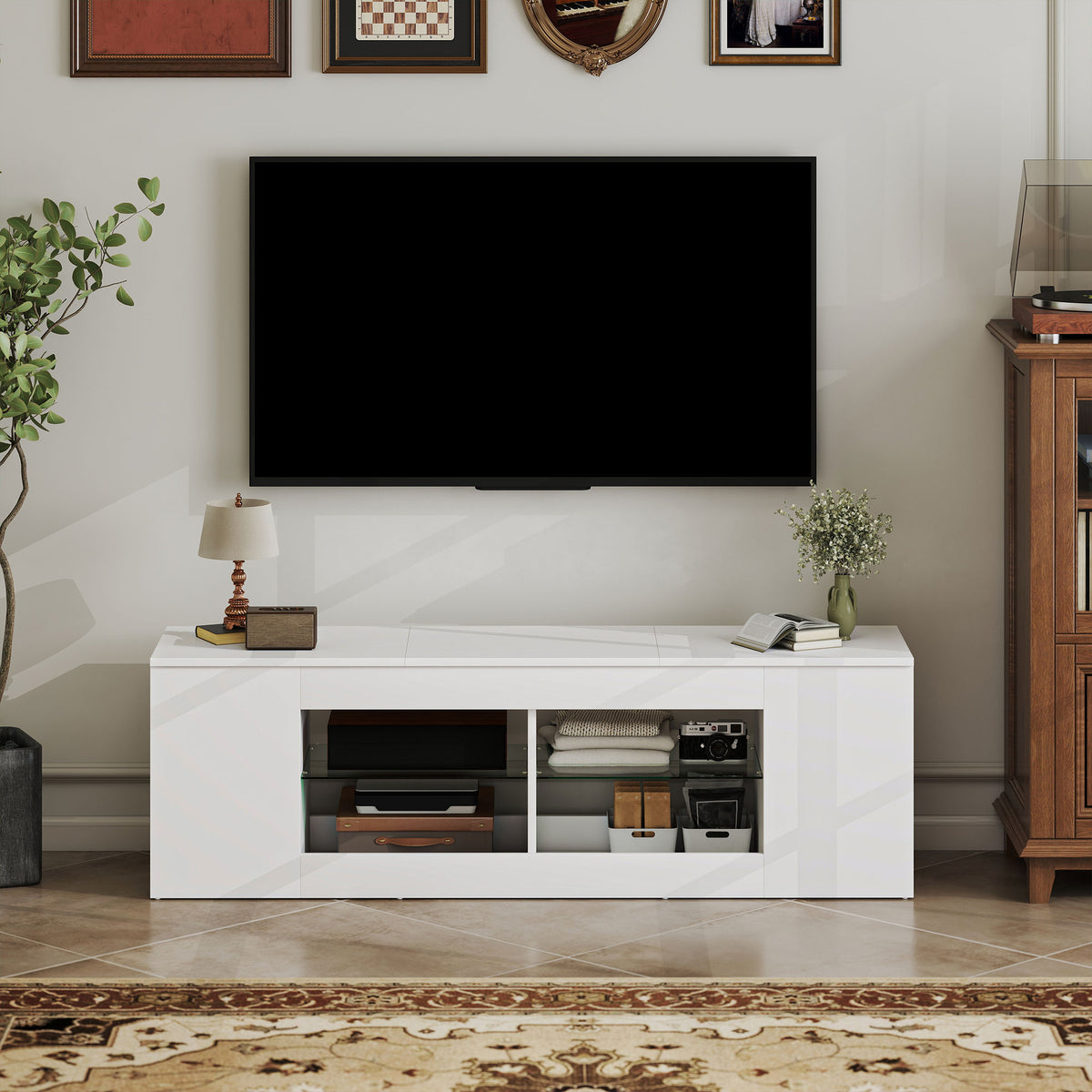 TV-Lowboard mit sechs Fächern und Glasregalen