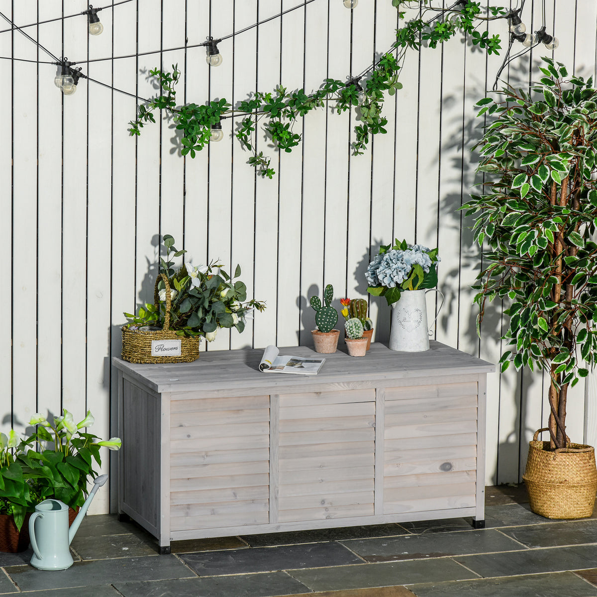 Gartenbox aus Holz mit Deckel und Sitzfunktion