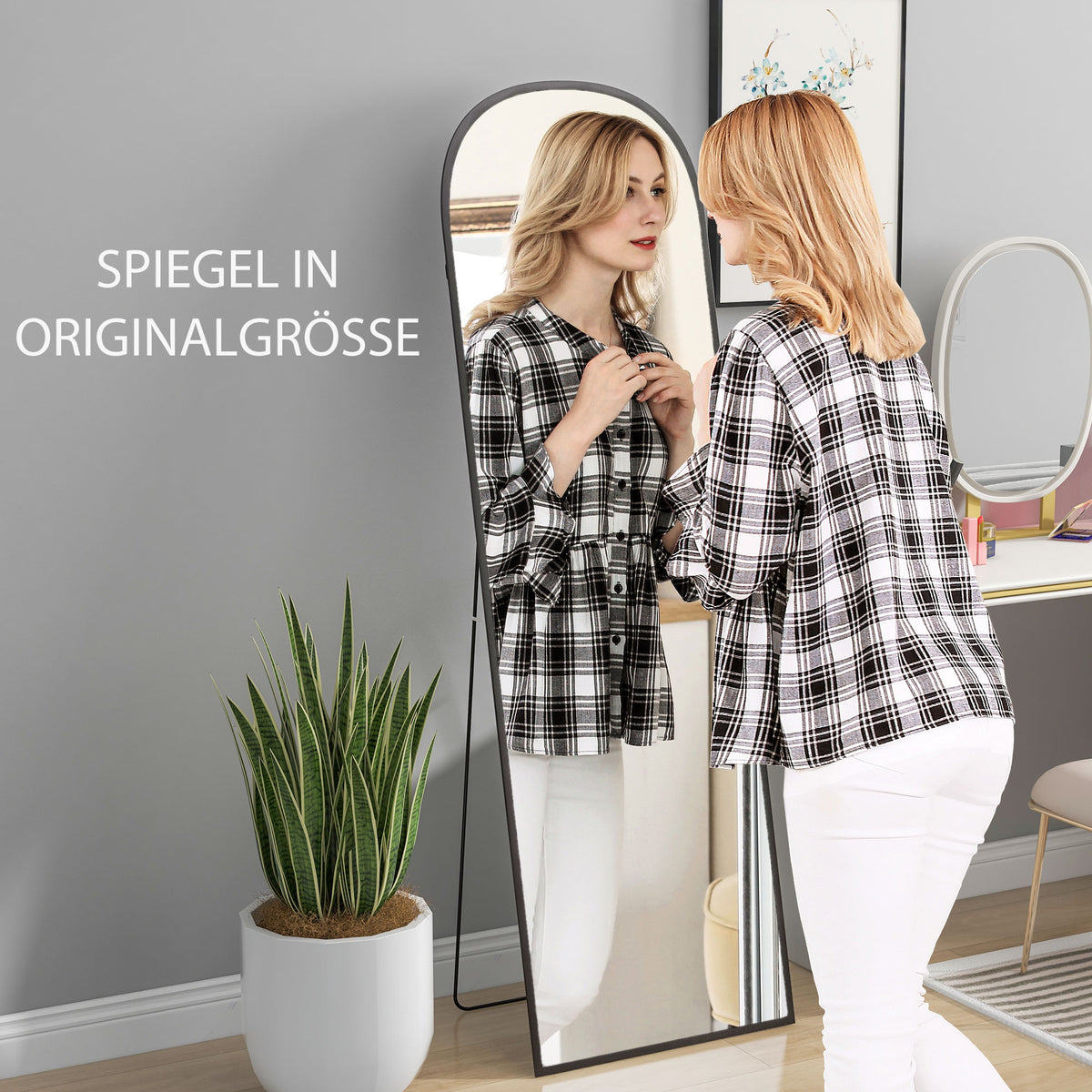 Bogenförmiger Standspiegel aus Hartglas