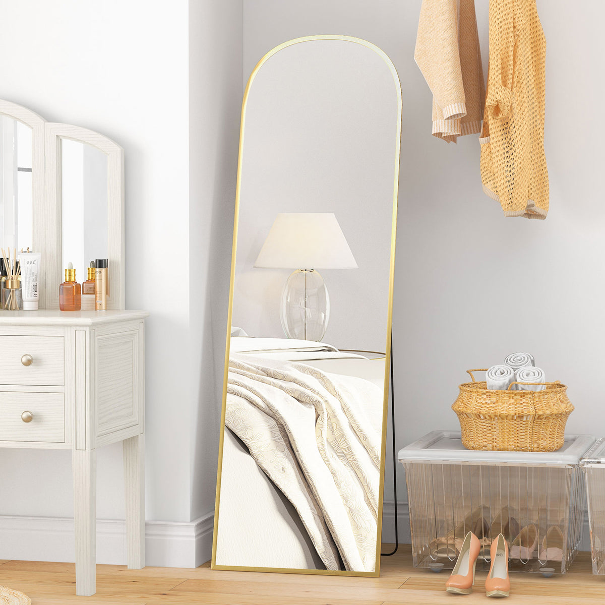 Bogenförmiger Standspiegel aus Hartglas