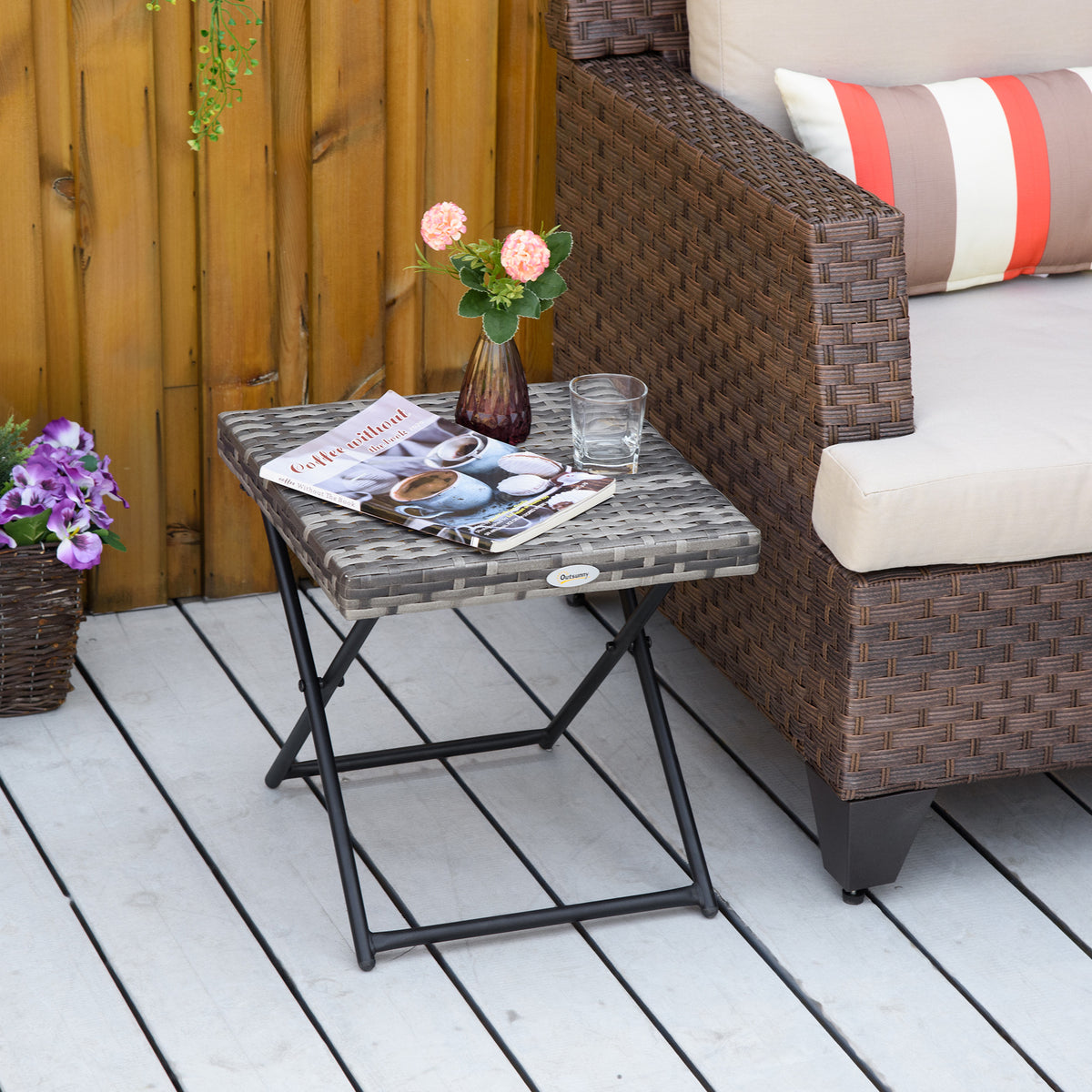 Klapptisch aus Polyrattan mit Stahlgestell