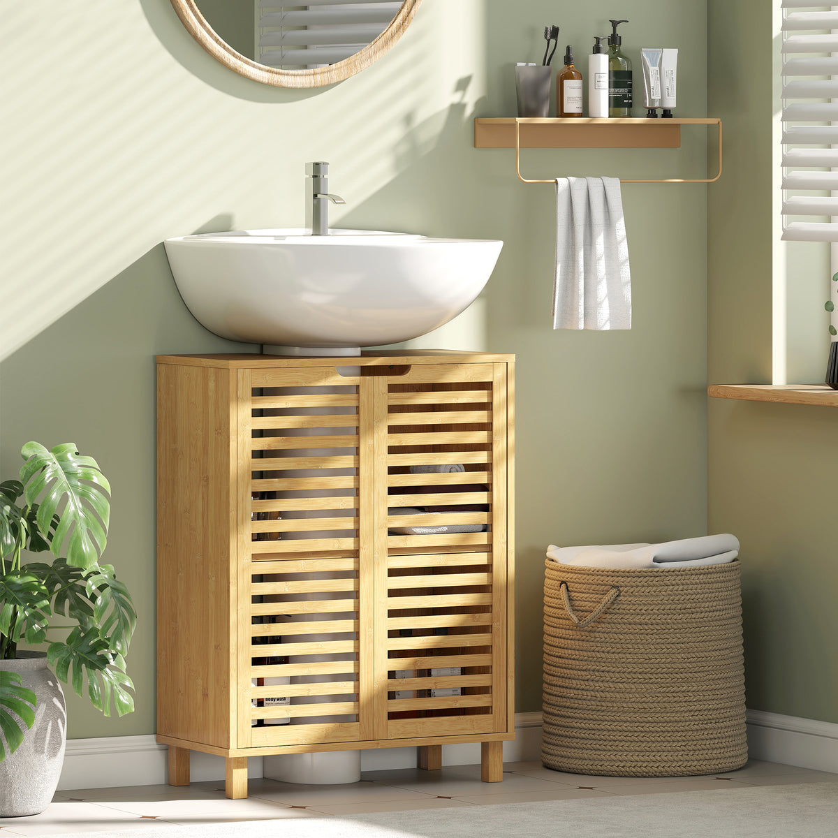 Badezimmerschrank mit Lamellentüren aus Bambus