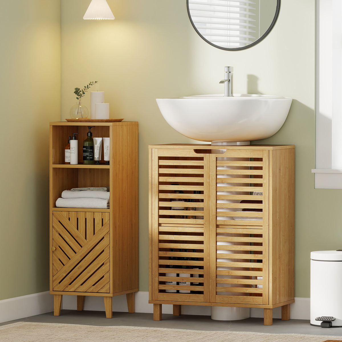 Badezimmerschrank mit Lamellentüren aus Bambus