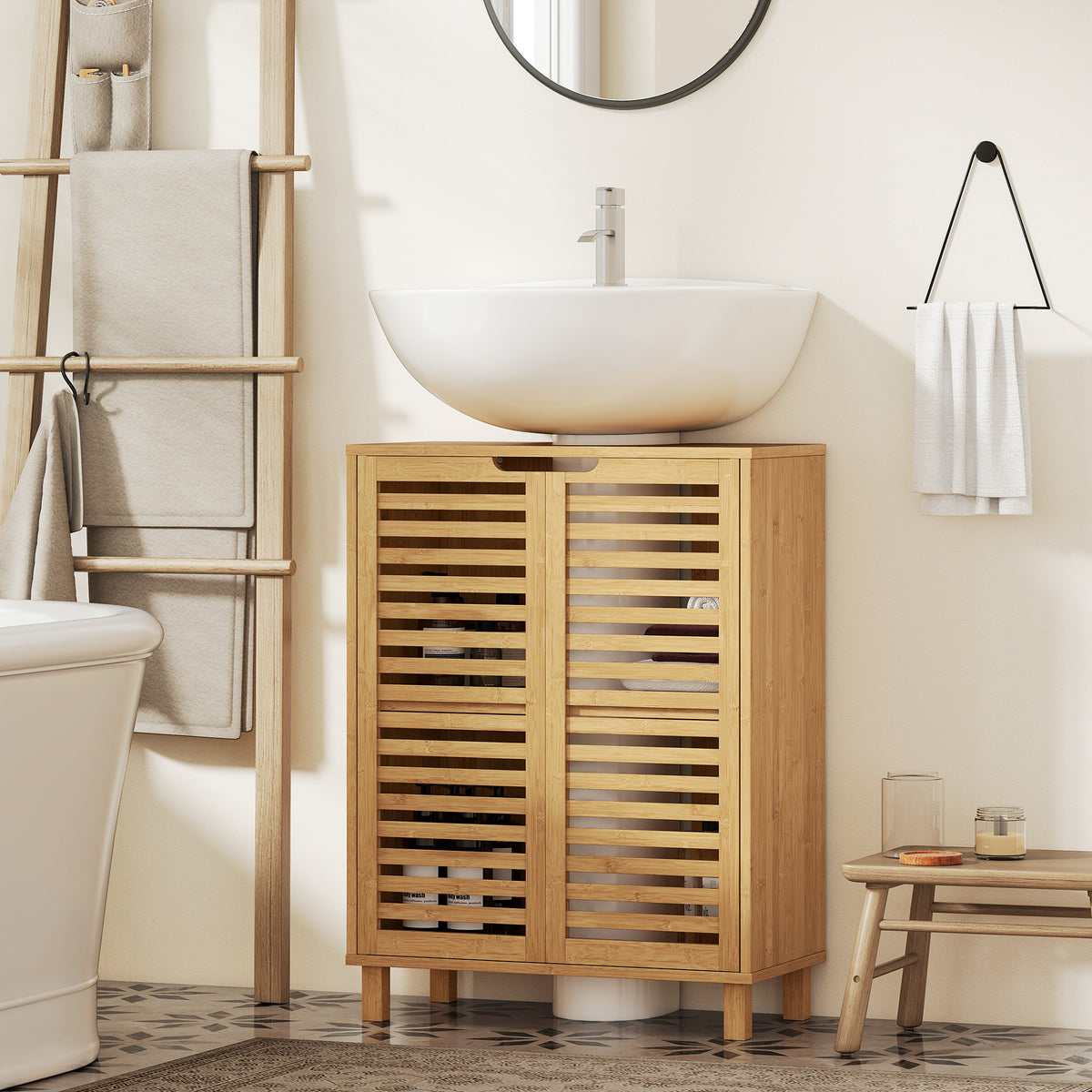Badezimmerschrank mit Lamellentüren aus Bambus