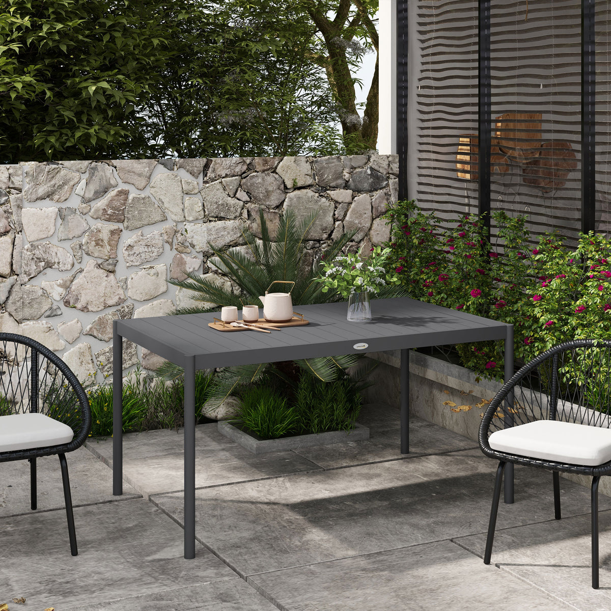 Gartentisch für sechs Personen mit verschiedenen Tischplatten