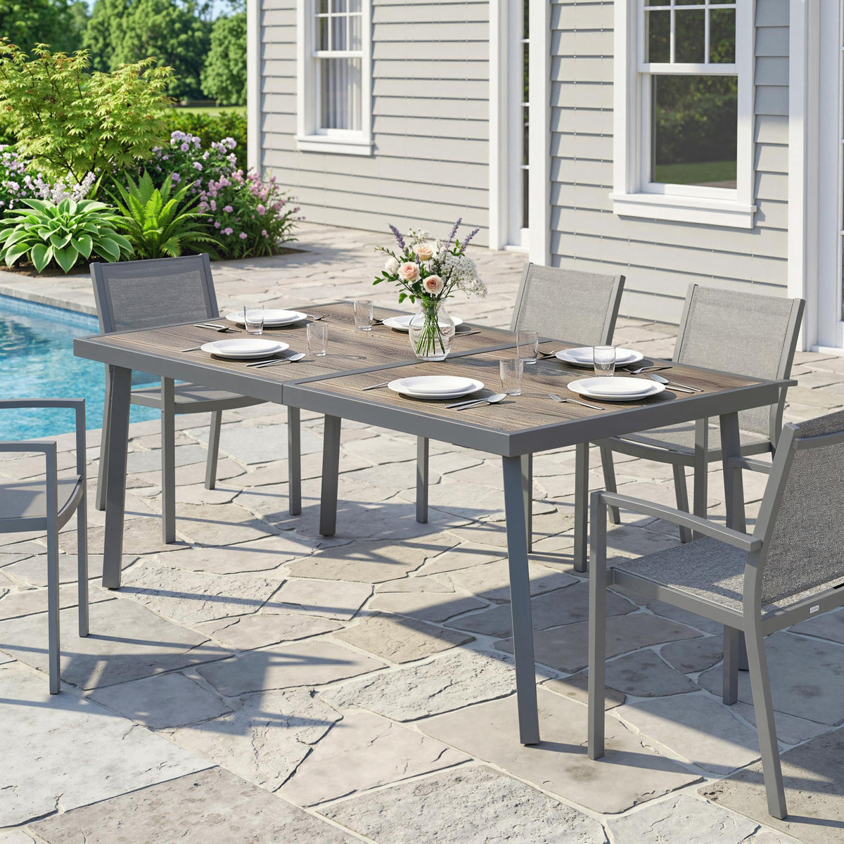 Gartentisch für sechs Personen mit verschiedenen Tischplatten