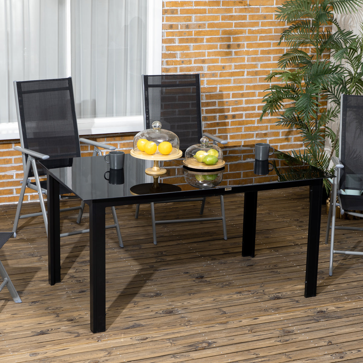 Gartentisch für sechs Personen mit verschiedenen Tischplatten